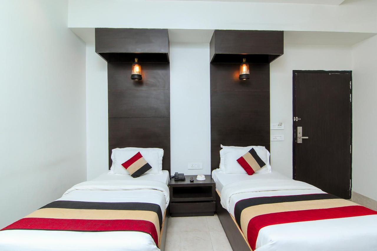 Oyo 1358 Hotel Crossroad Lucknow Exterior foto